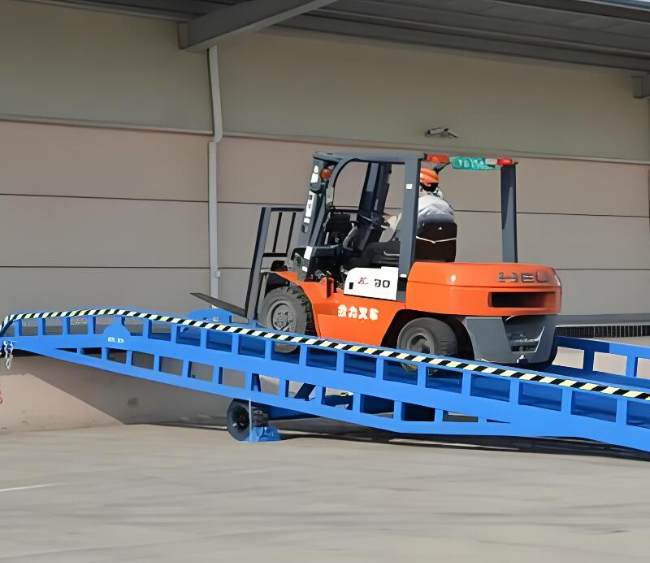克拉玛依移动式卸货平台（叉车用）